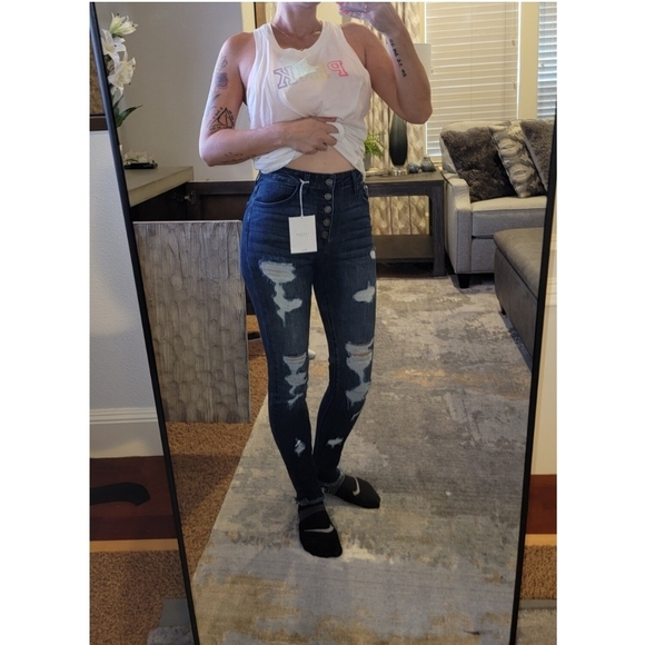 Kancan Super High Waisted Ankle Jeans - Picture 9 of 9